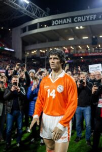 Kehadiran Legenda Sepak Bola Belanda Johan Cruyff Kembali Mengguncang Dunia – Patung Hidup di Amsterdam & Rekor Baru Museum